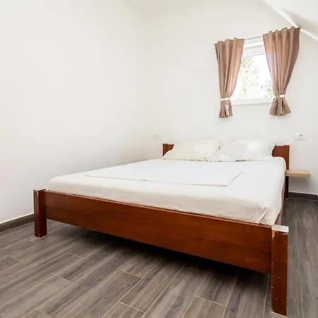 Apartman Family-friendly With Swimming Pool Soline, Krk - 9715