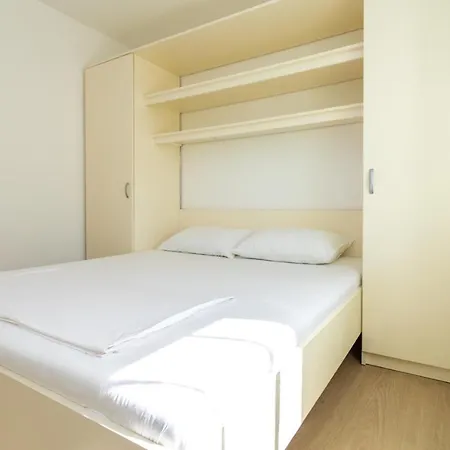 Family-friendly With Swimming Pool Soline, Krk - 9715 Apartman Dobrinj