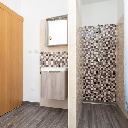 아파트 Family-friendly With Swimming Pool Soline, Krk - 9715 Dobrinj