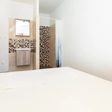 Family-friendly With Swimming Pool Soline, Krk - 9715 아파트 *